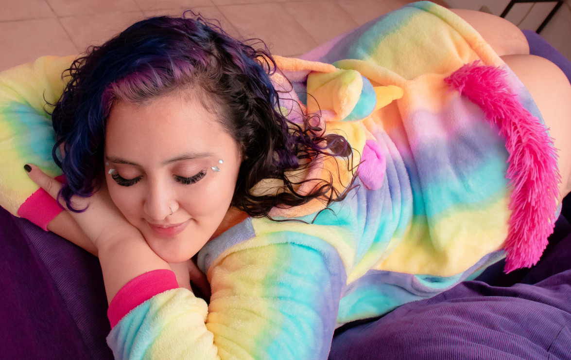 Ponele la cola al unicornio