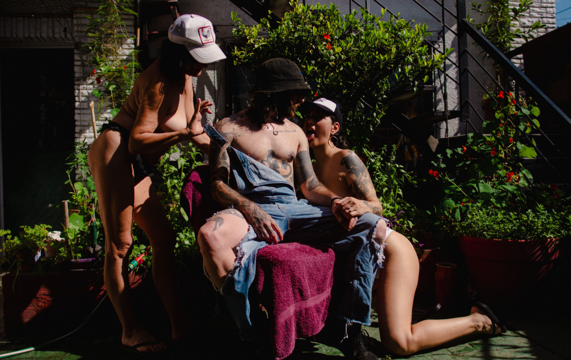 Cecile, su Madre y el Jardinero